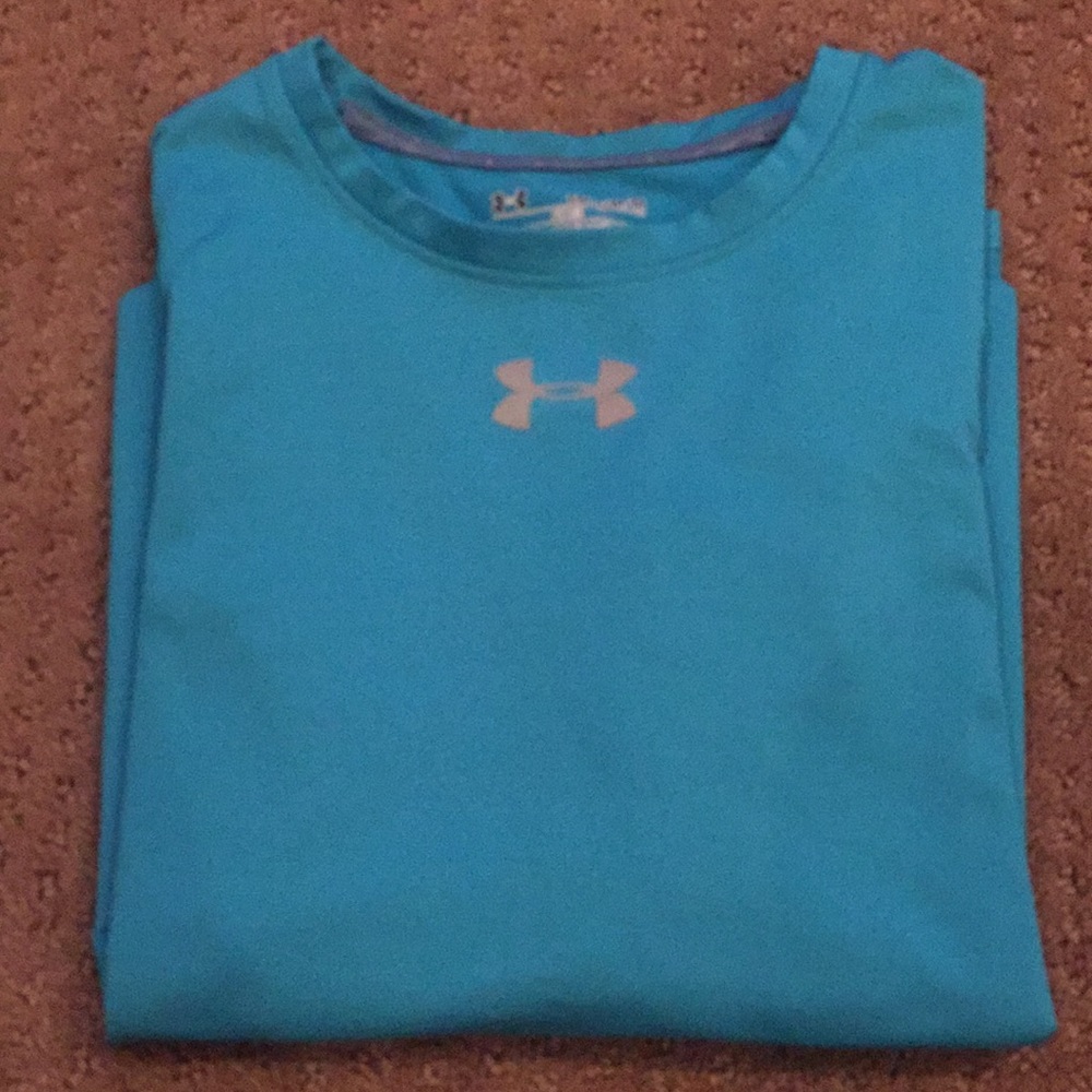 Under Armour long sleeve girls shirt, like new